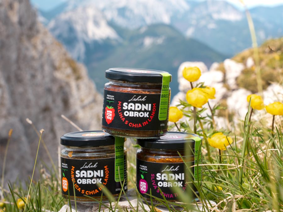 Sadni obrok jars among mountain flowers