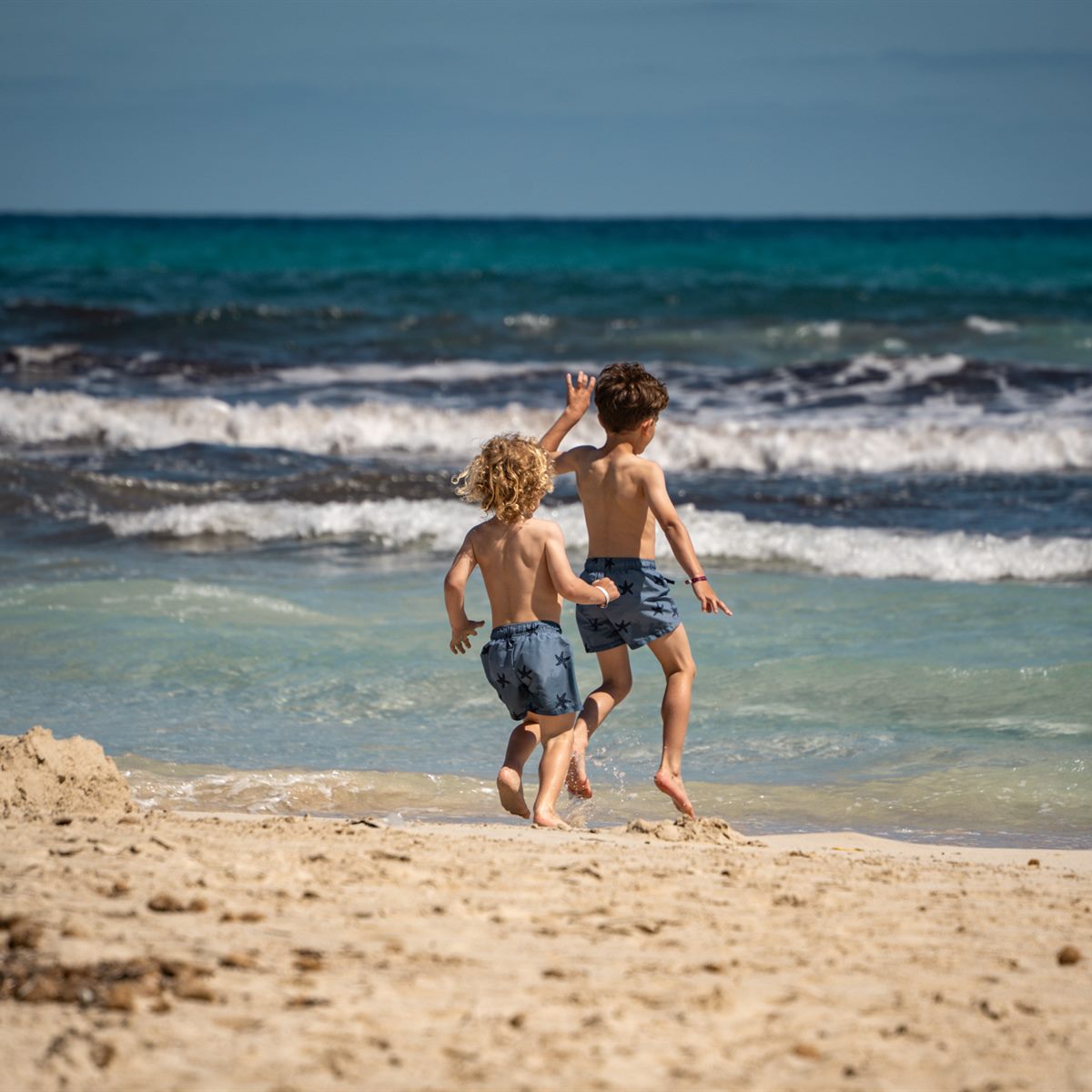 Two children at the seashore